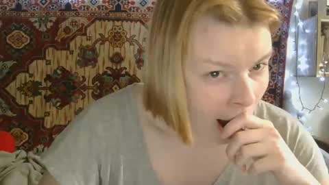 Snapshot of miss_elistia_ chatting on 06/05/26, 10:54 Elis online show from 06/05/26, 10:54