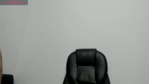 miss_eylens online show from 04/19/26, 01:38