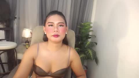 miss_fhakarat online show from 10/10/25, 12:20