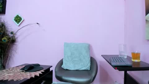 Monica Patricia online show from 09/17/25, 10:39