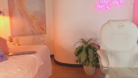 Snapshot of miss_honey21_ chatting on 10/09/25, 07:56 Honey online show from 10/09/25, 07:56
