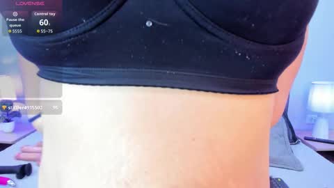 Snapshot of miss_horney chatting on 10/13/25, 09:04 miss_horney online show from 10/13/25, 09:04