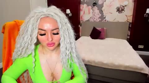 miss_kiten online show from 09/11/25, 07:03