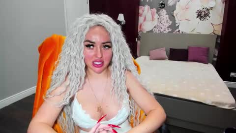 miss_kiten online show from 09/17/25, 10:33