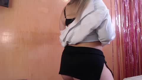 lilieth  online show from 09/11/25, 03:45