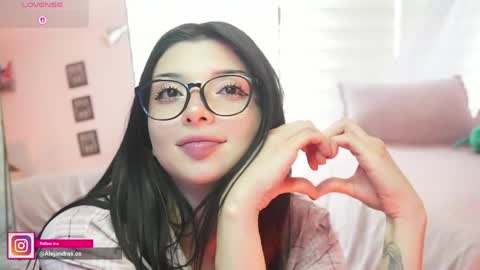 Alejandra online show from 04/15/26, 07:58