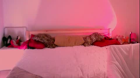 Snapshot of miss_mimys chatting on 03/07/25, 10:43 Nicol online show from 03/07/25, 10:43