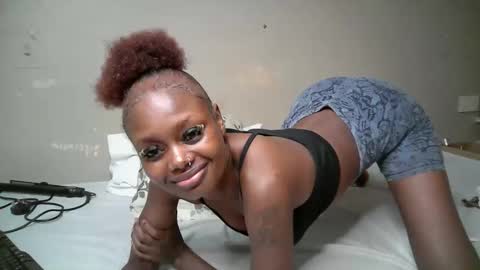 miss_pretty01 online show from 04/24/26, 12:51