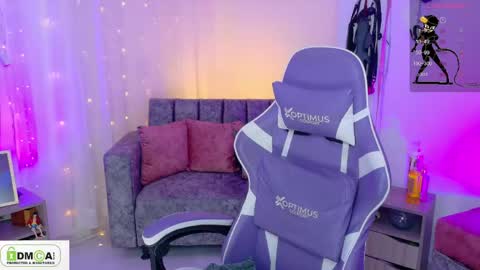 Snapshot of miss_scarllet chatting on 05/04/26, 01:07 100 thumbs up online show from 05/04/26, 01:07