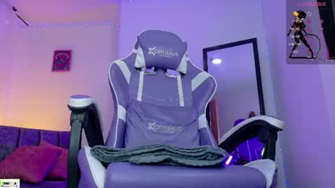 Snapshot of miss_scarllet chatting on 06/12/26, 01:10 100 thumbs up online show from 06/12/26, 01:10