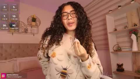 Snapshot of miss_sidney chatting on 10/29/25, 01:13 Amy Olivera online show from 10/29/25, 01:13