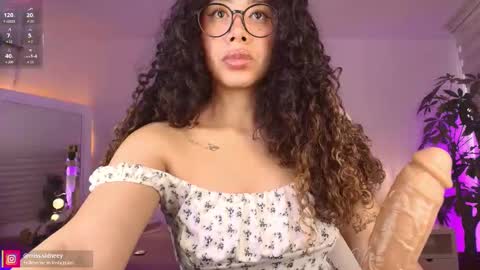 Snapshot of miss_sidney chatting on 11/04/25, 01:10 Amy Olivera online show from 11/04/25, 01:10