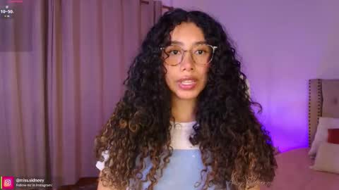 Snapshot of miss_sidney chatting on 11/19/25, 01:22 Amy Olivera online show from 11/19/25, 01:22