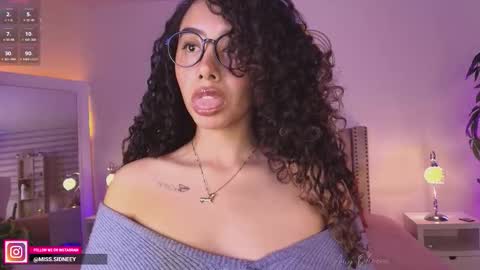 Snapshot of miss_sidney chatting on 12/03/25, 01:09 Amy Olivera online show from 12/03/25, 01:09