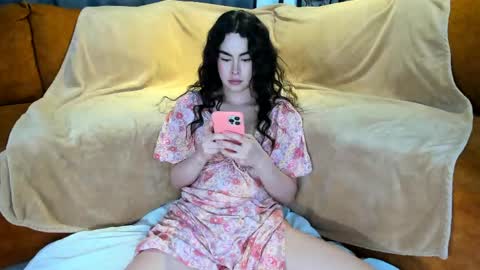 Snapshot of miss_smithx chatting on 05/11/26, 04:04 Zoee online show from 05/11/26, 04:04