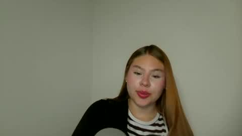 Snapshot of miss_sophie1 chatting on 05/07/26, 01:33 sophi 3 online show from 05/07/26, 01:33