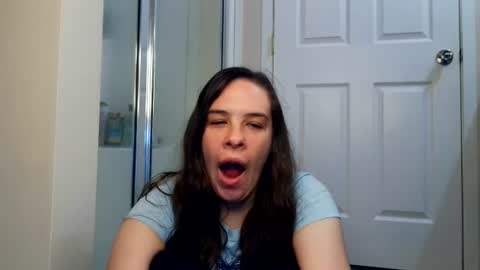 Snapshot of miss_sunshine01 chatting on 06/27/26, 03:22 Bella online show from 06/27/26, 03:22