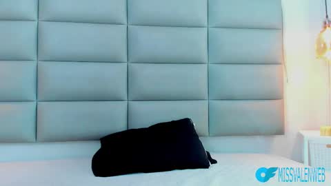 Snapshot of miss_valen_ chatting on 02/27/25, 02:10 valentina online show from 02/27/25, 02:10