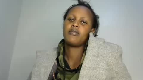 Snapshot of miss_vall chatting on 01/28/25, 07:00 miss_vall online show from 01/28/25, 07:00