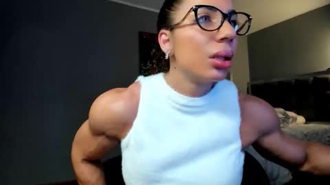 Alesyamuscledoll online show from 04/05/26, 08:28