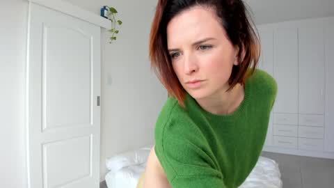 Alexandra Thorn online show from 10/16/25, 12:28