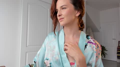 Alexandra Thorn online show from 03/06/26, 08:33