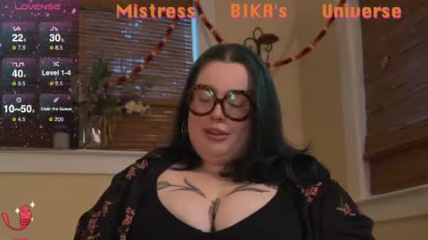 Snapshot of missbika chatting on 03/05/25, 01:42 Miss Bika online show from 03/05/25, 01:42