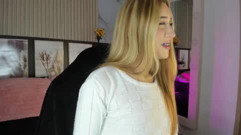 misscheelsee_as online show from 10/06/25, 10:18