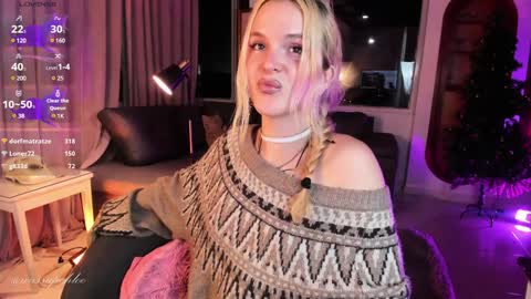 Chloe freelance model Please your thumbs up are important  online show from 12/06/24, 02:13