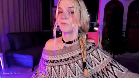 Chloe freelance model Please your thumbs up are important  online show from 12/17/24, 04:23