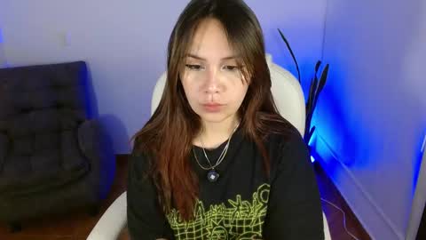 Snapshot of missdaphnee chatting on 10/19/25, 03:01 Daphne  online show from 10/19/25, 03:01