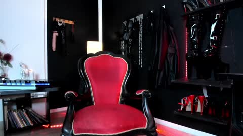 Snapshot of missdarklady chatting on 01/06/25, 10:15 Missdarklady online show from 01/06/25, 10:15