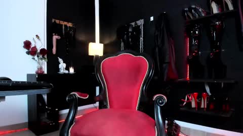 Snapshot of missdarklady chatting on 02/11/25, 09:56 Missdarklady online show from 02/11/25, 09:56