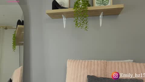 Yuliana online show from 10/16/25, 10:05