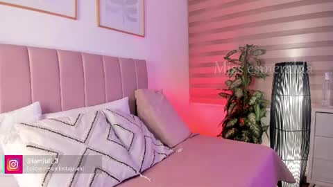 Snapshot of missesmeralda chatting on 07/20/26, 11:07 Julieta Arboleda but i like call me esme online show from 07/20/26, 11:07