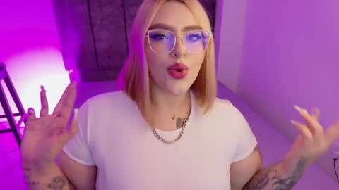 missevans_ online show from 01/12/26, 06:57