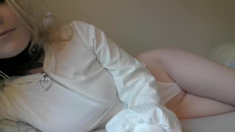 Snapshot of missflood chatting on 03/12/26, 12:44 missflood online show from 03/12/26, 12:44