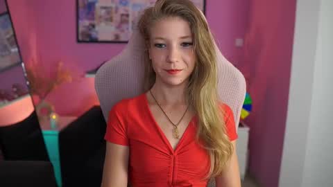 Snapshot of missicute18 chatting on 10/12/25, 06:18 Melissa online show from 10/12/25, 06:18