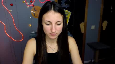 Snapshot of missis_sofiia chatting on 10/18/25, 11:55 Sofia online show from 10/18/25, 11:55
