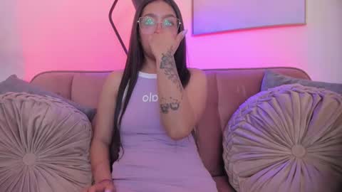 Snapshot of missisabel__ chatting on 10/21/25, 11:38 Isabel Mendez online show from 10/21/25, 11:38