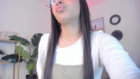 Snapshot of missisabel__ chatting on 10/24/25, 11:12 Isabel Mendez online show from 10/24/25, 11:12