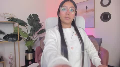 Snapshot of missisabel__ chatting on 10/27/25, 11:20 Isabel Mendez online show from 10/27/25, 11:20