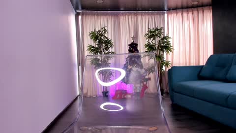 misskiarra online show from 01/04/25, 09:00