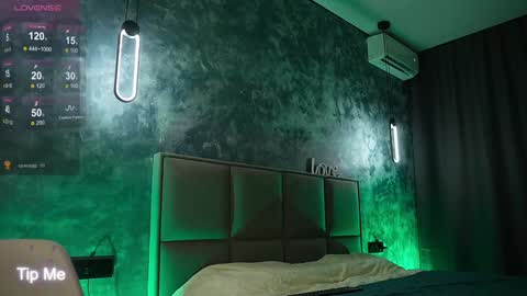 Snapshot of misskristel chatting on 12/18/24, 01:23 misskristel online show from 12/18/24, 01:23