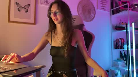 Snapshot of misslalii chatting on 05/26/26, 07:43 misslalii online show from 05/26/26, 07:43