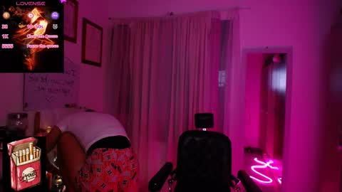 Snapshot of misslana_wn chatting on 10/23/25, 04:01 LanaLul  online show from 10/23/25, 04:01