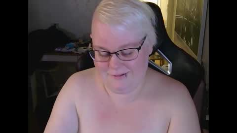 Snapshot of misslj90 chatting on 06/01/26, 12:12 misslj90 online show from 06/01/26, 12:12