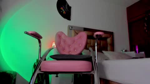 Snapshot of misslucye_robbie chatting on 12/14/24, 01:39 Lucye Robbie online show from 12/14/24, 01:39