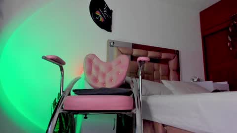 Snapshot of misslucye_robbie chatting on 12/15/24, 02:30 Lucye Robbie online show from 12/15/24, 02:30