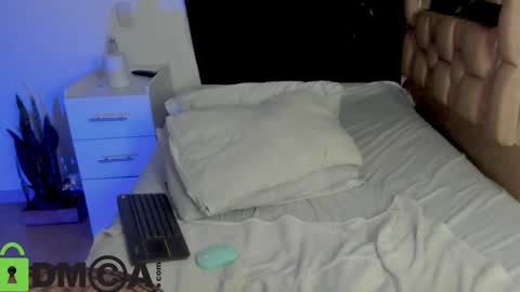 Snapshot of misslucye_robbie chatting on 01/05/25, 07:49 Lucye Robbie online show from 01/05/25, 07:49